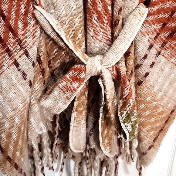 Vince Camuto wrap Shawl size OS - Picture 4 of 7